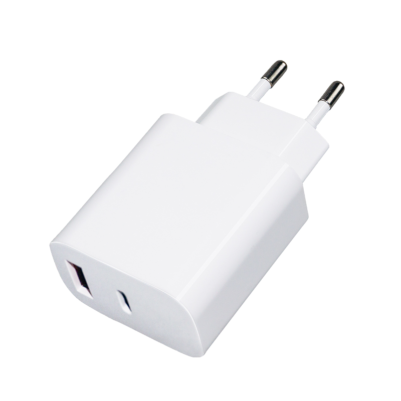 NCC-A051 A+C PD20W充电器