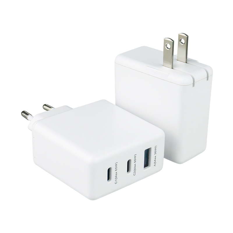 NCC-A078 三口65W 氮化镓充电器