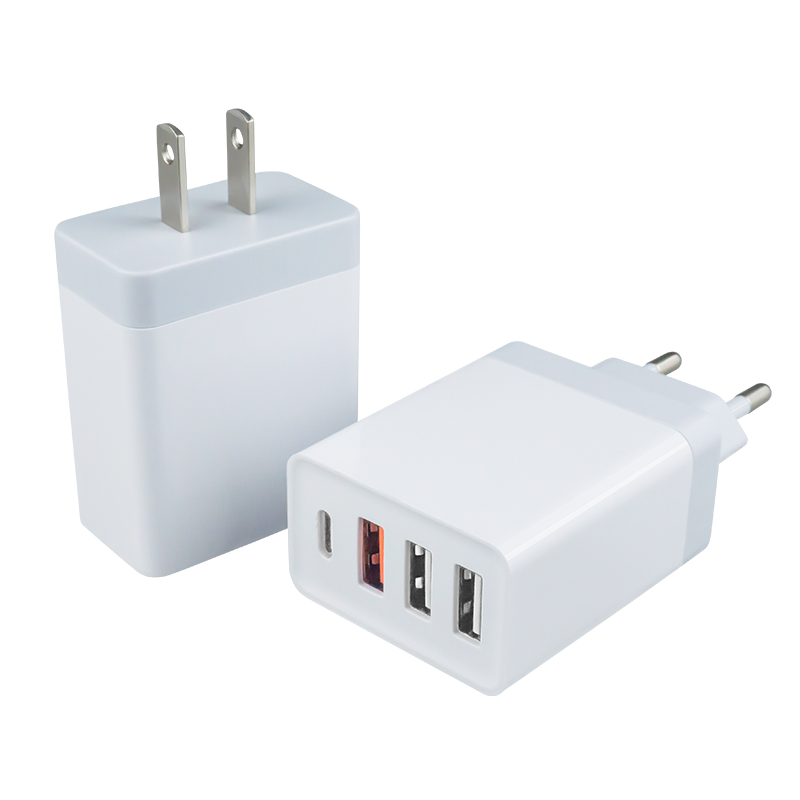 NCC-A068 四口 PD20W+QC3.0+双口2.4A 充电器